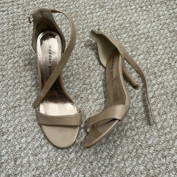 Madden Girl  Darrlin Nude strappy heels size 8.5 - Picture 1 of 10